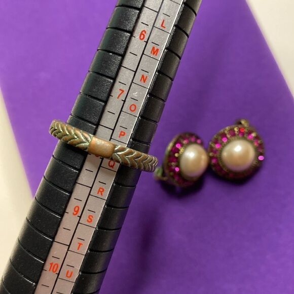 💛 Vintage Heidi Daus "Sparkling Solution" Crystal Accented Earring & Ring Set - Picture 5 of 5